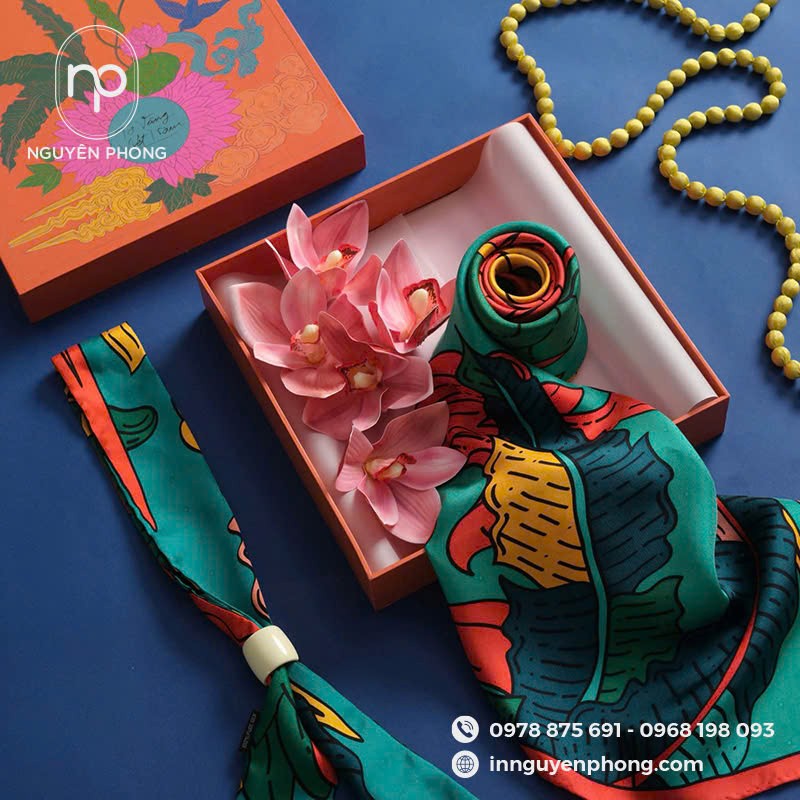 Nhóm thiết kế lên ý tưởng dựa trên yêu cầu của khách hàng